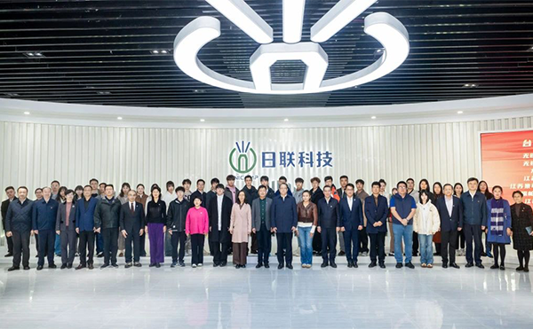 全国人大常委会副委员长、民革中央主席郑建邦参访米兰科技