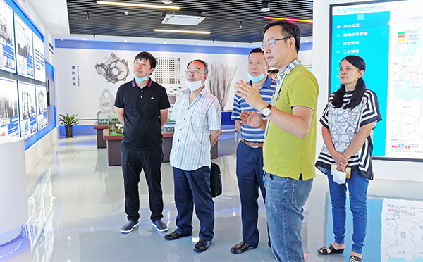 重庆市北碚区一行领导对米兰科技总部进行参观调研